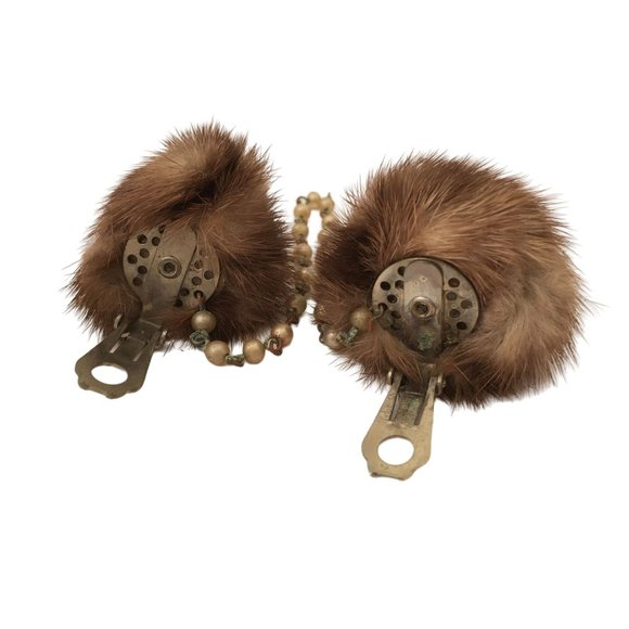 Vintage Fur Sweater Guards Clips Pearls Link Chain Accessories - Picture 8 of 9